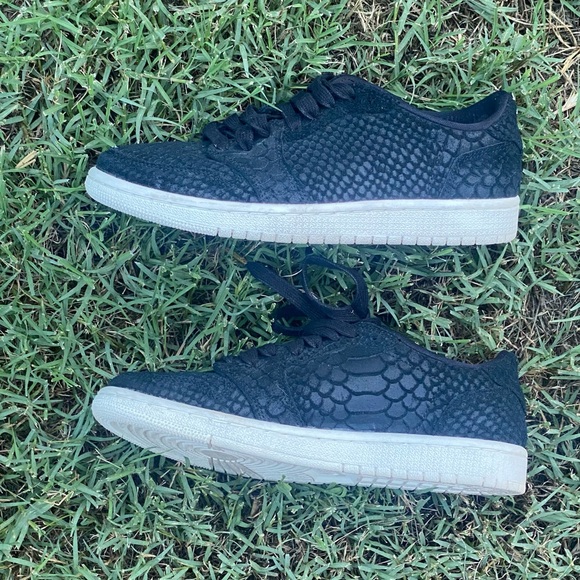 Nike Air Jordan Black Python Lace-up Sneakers Size 7 - Picture 8 of 9